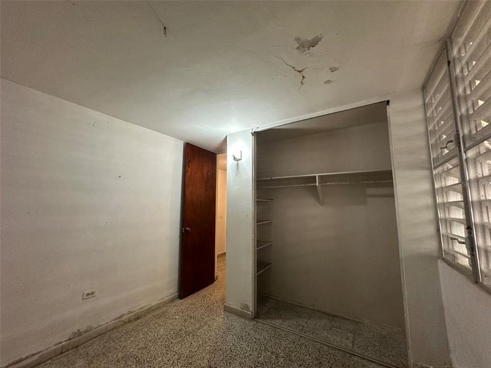 На продажу: $209,000 (4 спален, 2 ванн, 1280 Квадратных фут)