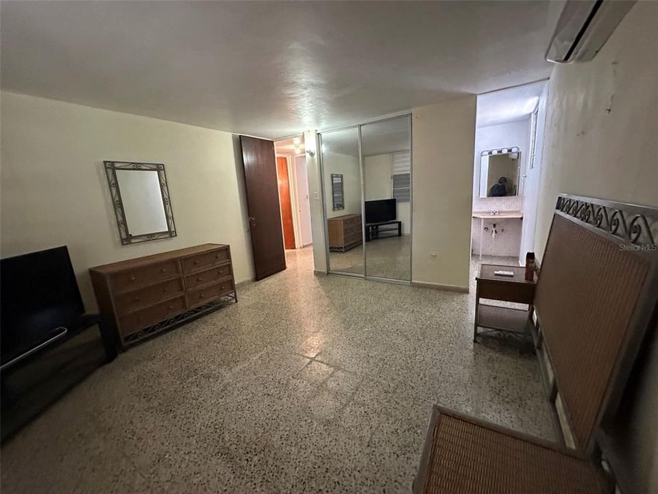 На продажу: $209,000 (4 спален, 2 ванн, 1280 Квадратных фут)