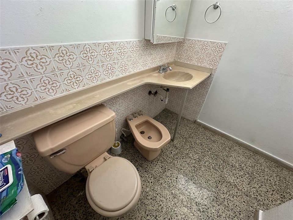 На продажу: $209,000 (4 спален, 2 ванн, 1280 Квадратных фут)