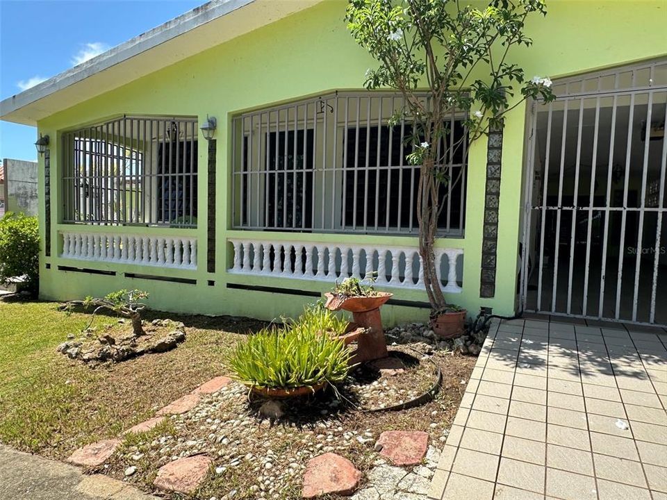 На продажу: $209,000 (4 спален, 2 ванн, 1280 Квадратных фут)