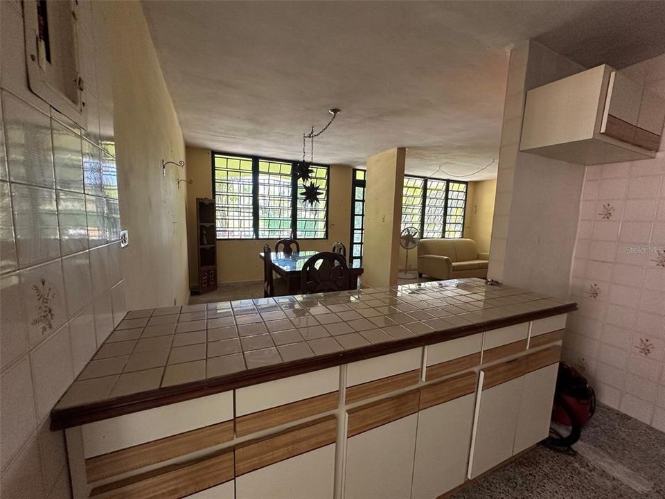 На продажу: $209,000 (4 спален, 2 ванн, 1280 Квадратных фут)