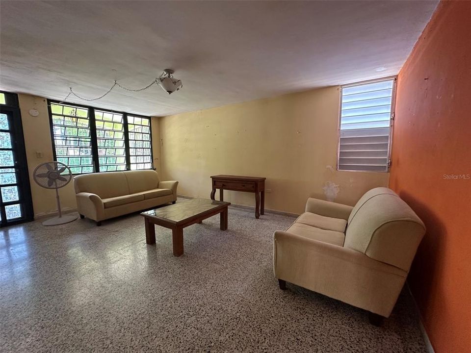 На продажу: $209,000 (4 спален, 2 ванн, 1280 Квадратных фут)