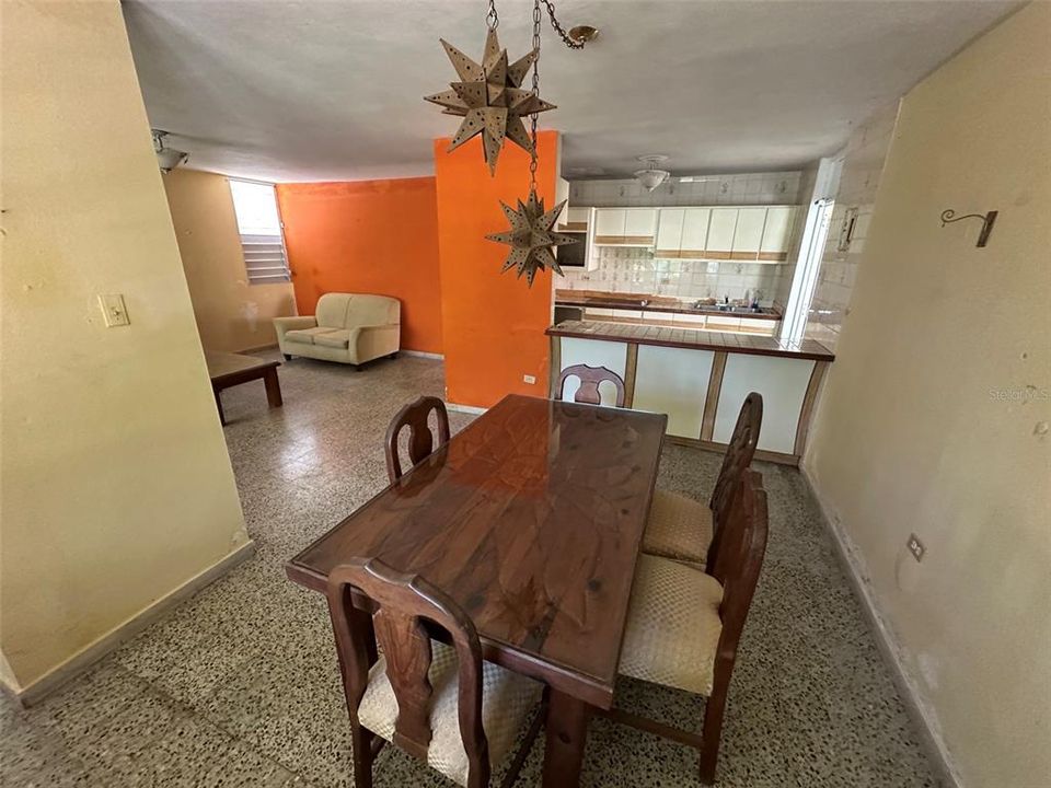 На продажу: $209,000 (4 спален, 2 ванн, 1280 Квадратных фут)