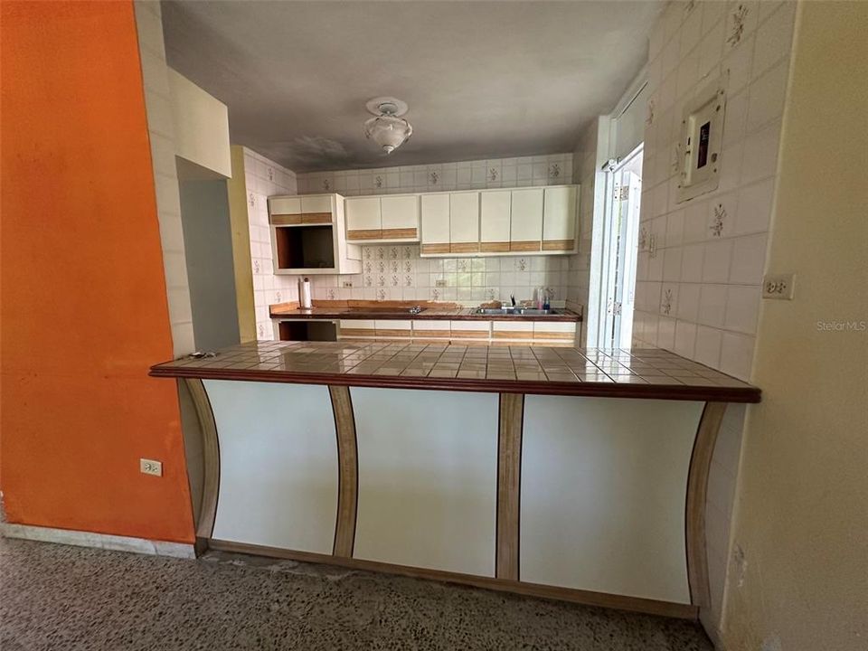 На продажу: $209,000 (4 спален, 2 ванн, 1280 Квадратных фут)