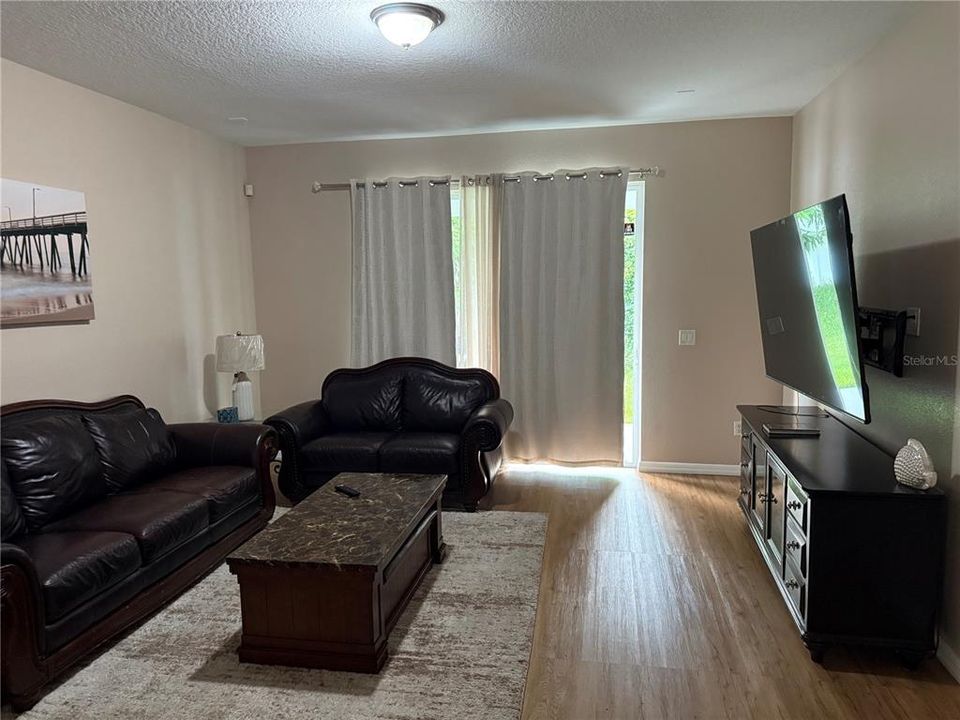 For Rent: $2,600 (4 beds, 3 baths, 2600 Square Feet)