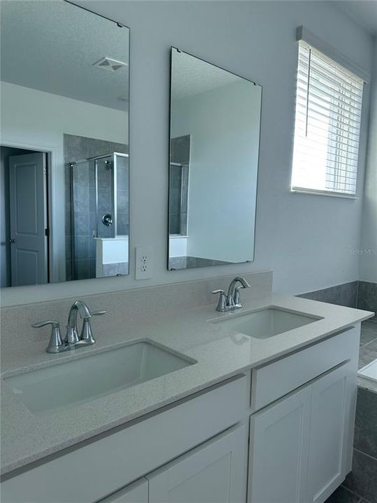 合同活跃: $2,300 (3 贝兹, 2 浴室, 1864 平方英尺)