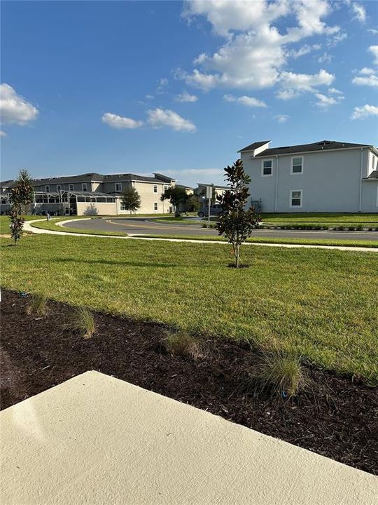 合同活跃: $2,300 (3 贝兹, 2 浴室, 1864 平方英尺)