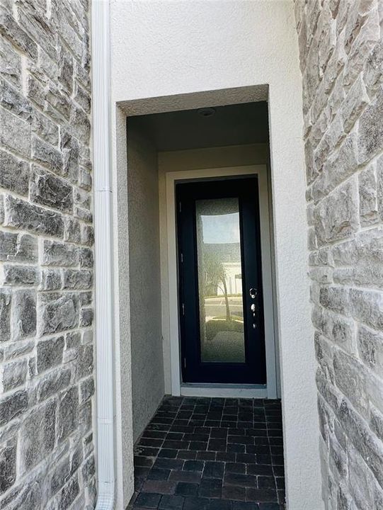 合同活跃: $2,300 (3 贝兹, 2 浴室, 1864 平方英尺)