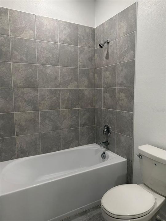 合同活跃: $2,300 (3 贝兹, 2 浴室, 1864 平方英尺)