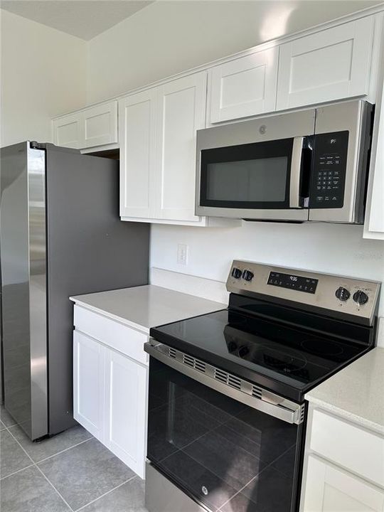 合同活跃: $2,300 (3 贝兹, 2 浴室, 1864 平方英尺)