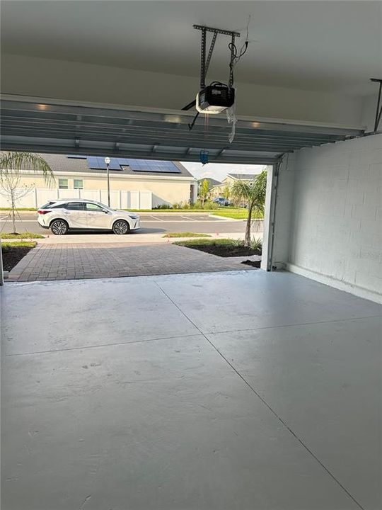 合同活跃: $2,300 (3 贝兹, 2 浴室, 1864 平方英尺)