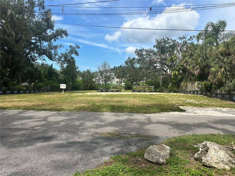 En Venta: $349,000 (0.43 acres)