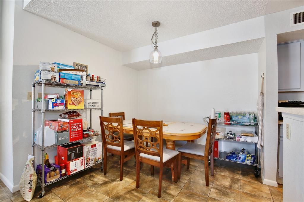 Activo con contrato: $90,000 (2 camas, 2 baños, 1000 Pies cuadrados)