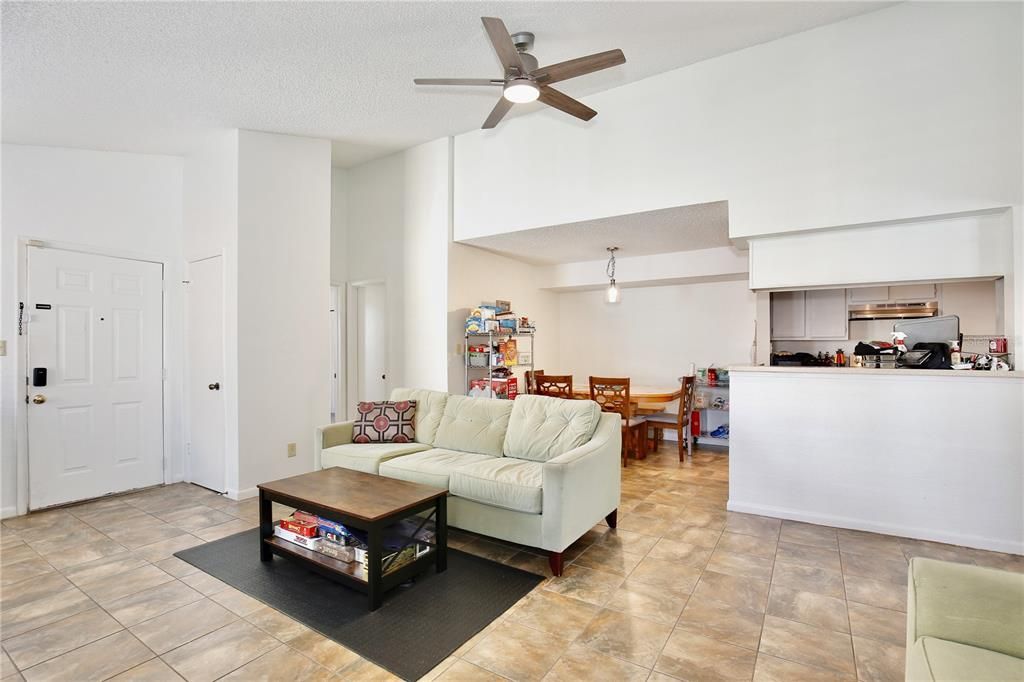 Activo con contrato: $90,000 (2 camas, 2 baños, 1000 Pies cuadrados)