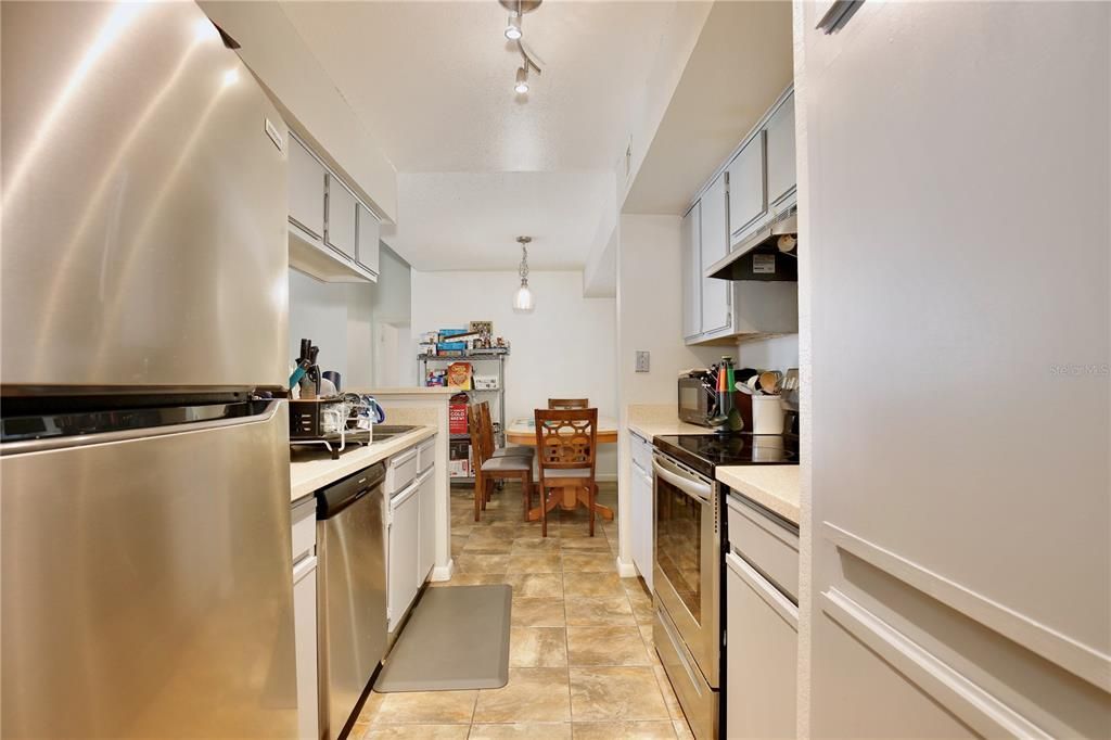 Activo con contrato: $90,000 (2 camas, 2 baños, 1000 Pies cuadrados)