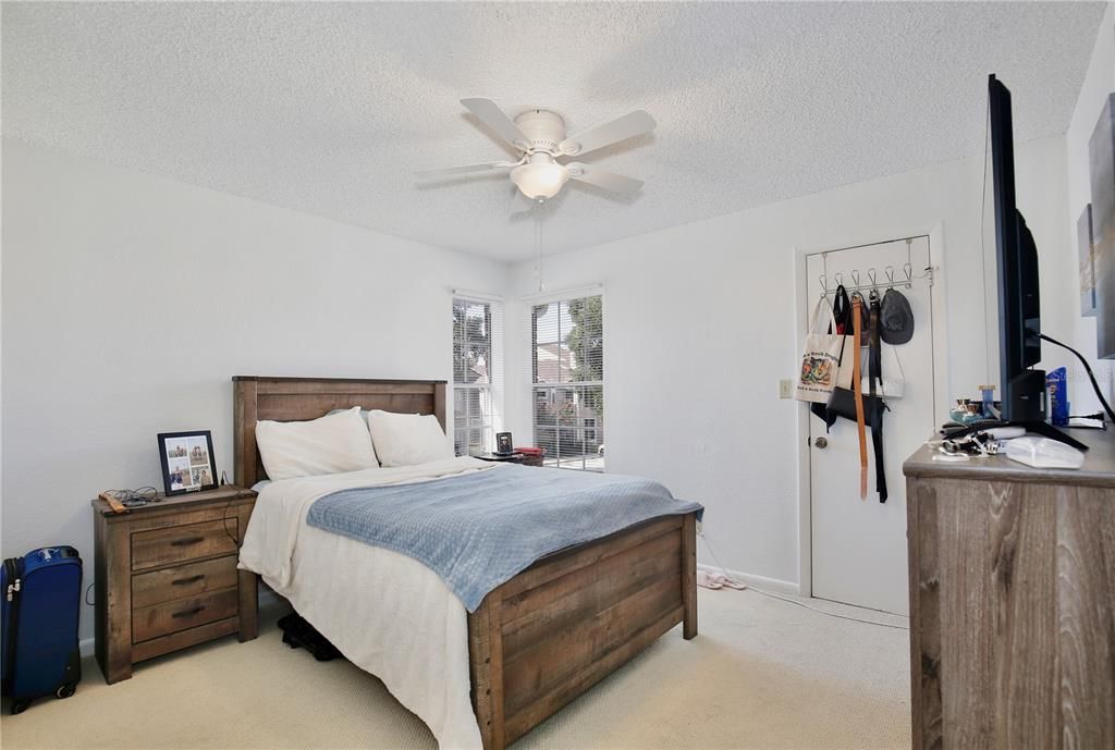 Activo con contrato: $90,000 (2 camas, 2 baños, 1000 Pies cuadrados)