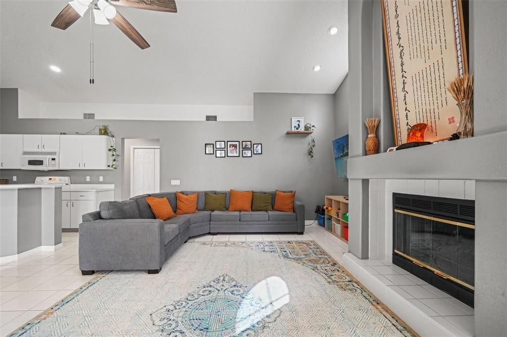 For Sale: $435,000 (3 beds, 2 baths, 1817 Square Feet)