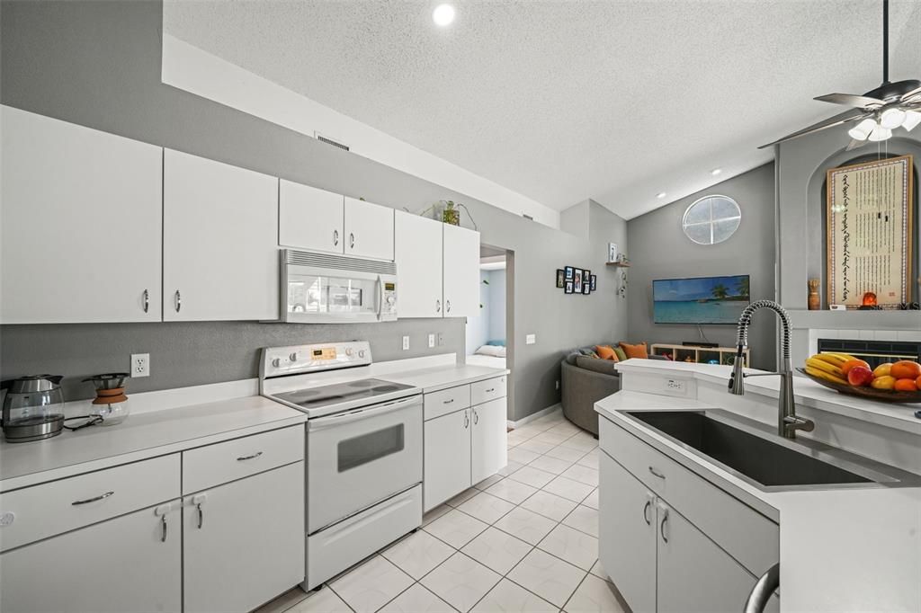 For Sale: $435,000 (3 beds, 2 baths, 1817 Square Feet)