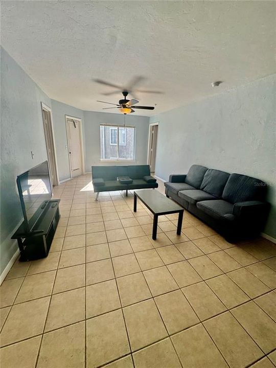 En Renta: $625 (1 camas, 1 baños, 1177 Pies cuadrados)