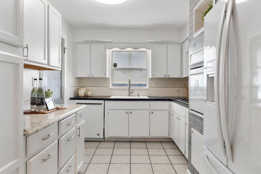 待售: $518,000 (4 贝兹, 3 浴室, 1926 平方英尺)