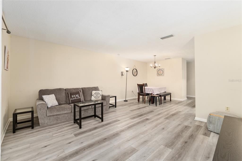 For Sale: $239,000 (3 beds, 2 baths, 1376 Square Feet)