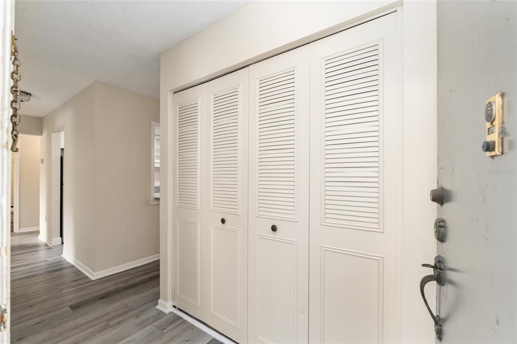 For Sale: $239,000 (3 beds, 2 baths, 1376 Square Feet)