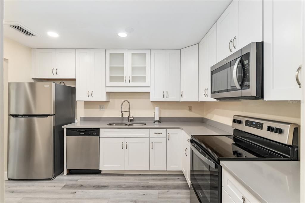 For Sale: $239,000 (3 beds, 2 baths, 1376 Square Feet)