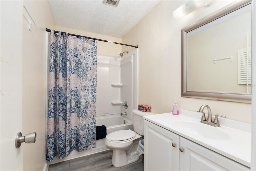 For Sale: $239,000 (3 beds, 2 baths, 1376 Square Feet)