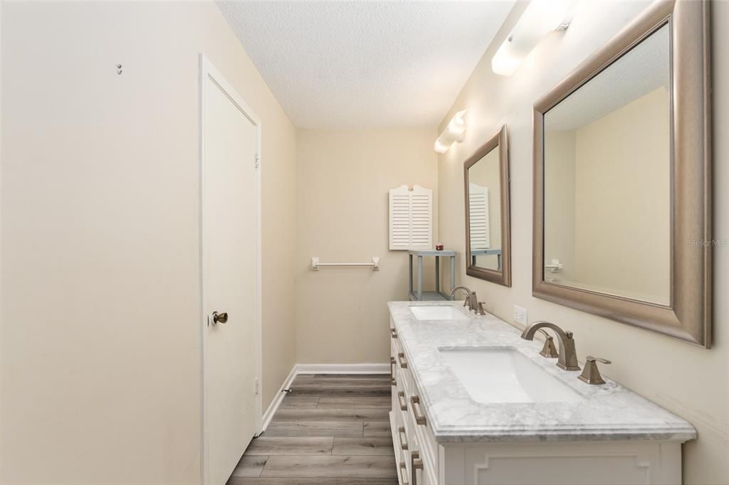 For Sale: $239,000 (3 beds, 2 baths, 1376 Square Feet)