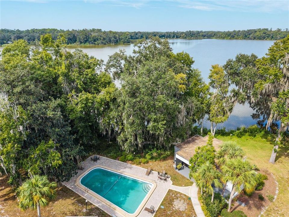 For Sale: $239,000 (3 beds, 2 baths, 1376 Square Feet)