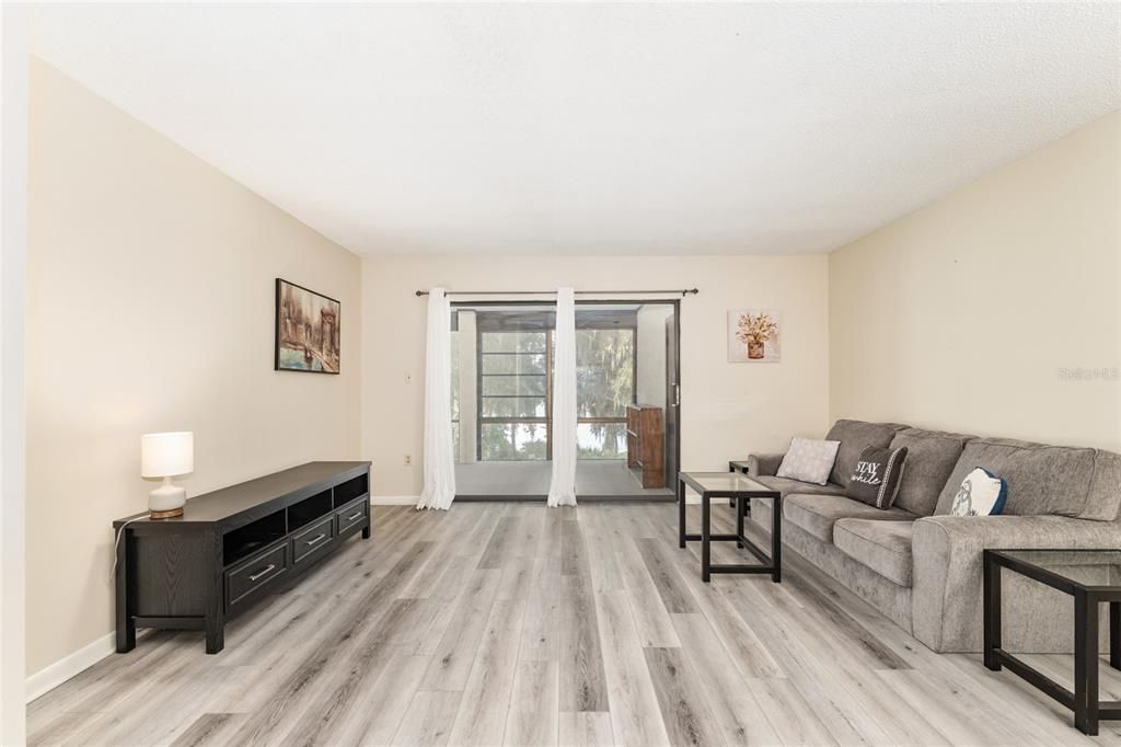 For Sale: $239,000 (3 beds, 2 baths, 1376 Square Feet)