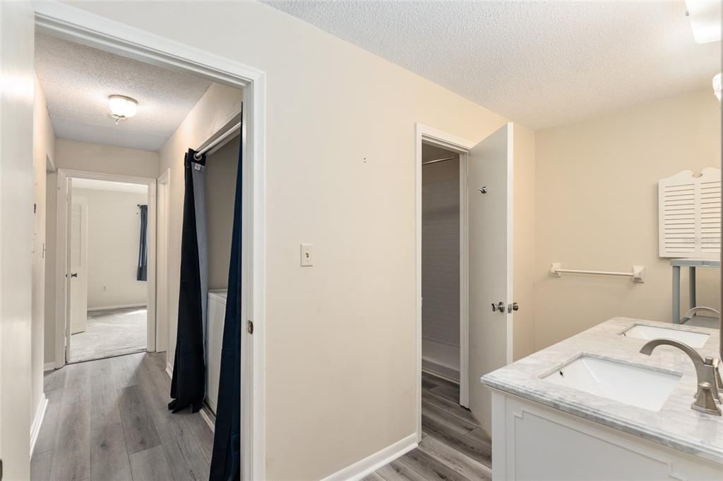 For Sale: $239,000 (3 beds, 2 baths, 1376 Square Feet)