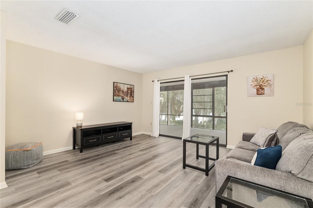 For Sale: $239,000 (3 beds, 2 baths, 1376 Square Feet)