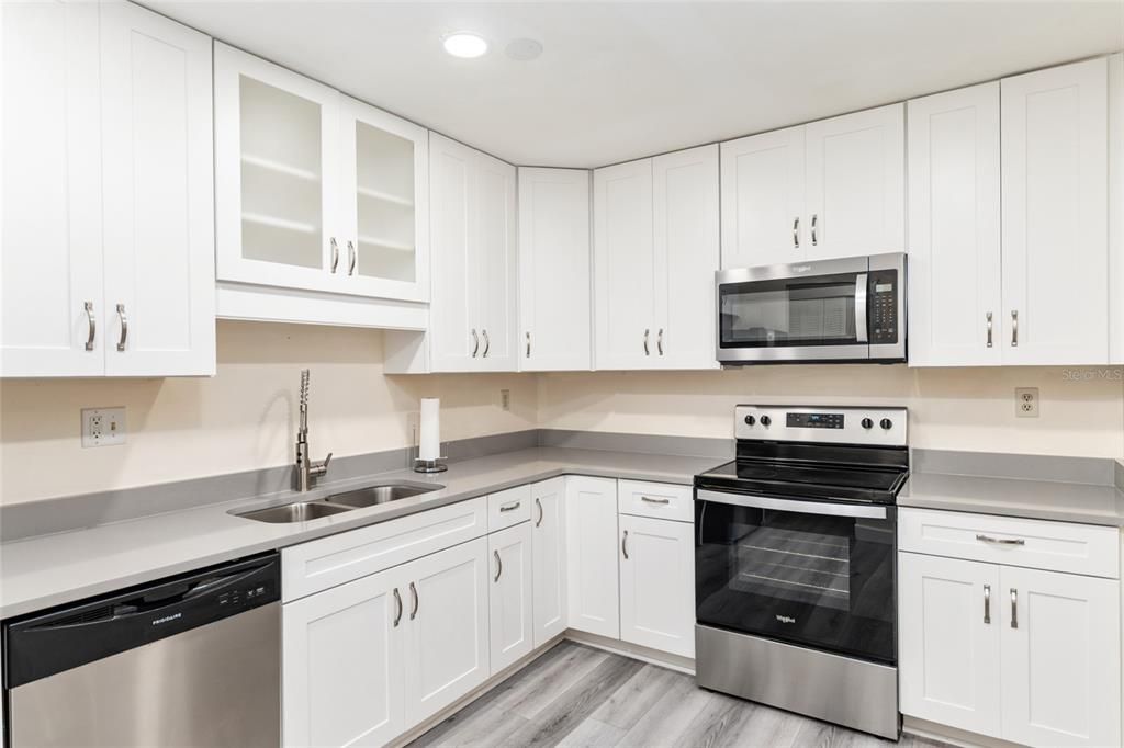 For Sale: $239,000 (3 beds, 2 baths, 1376 Square Feet)