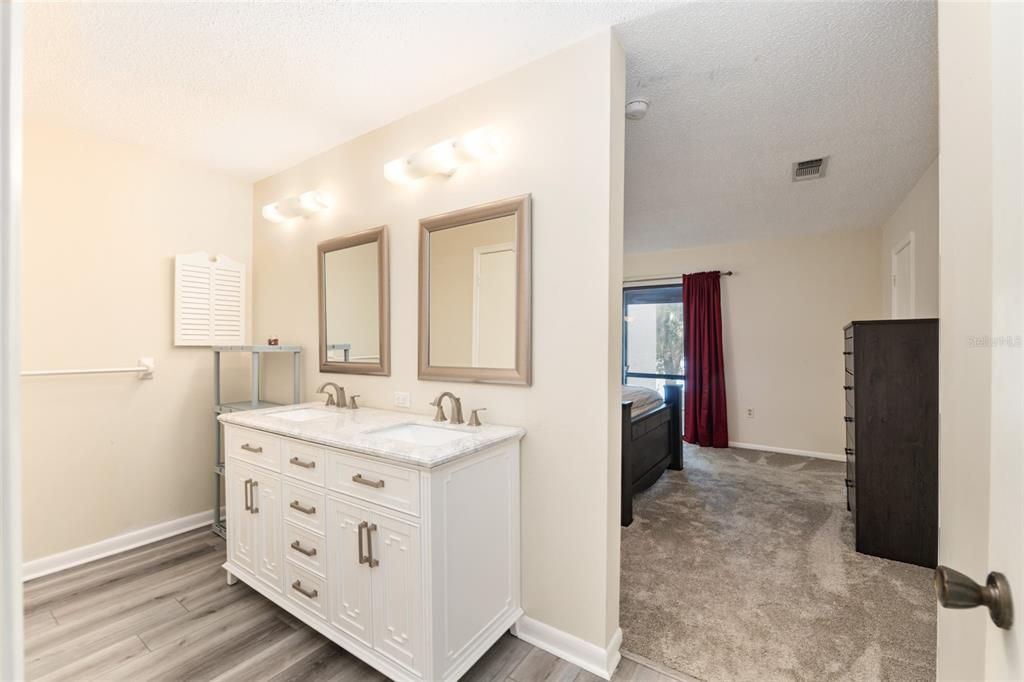 For Sale: $239,000 (3 beds, 2 baths, 1376 Square Feet)