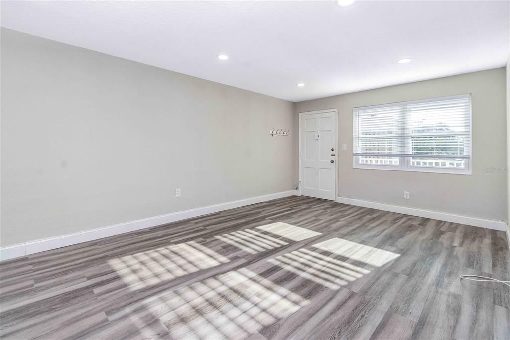 На продажу: $130,000 (2 спален, 1 ванн, 1135 Квадратных фут)