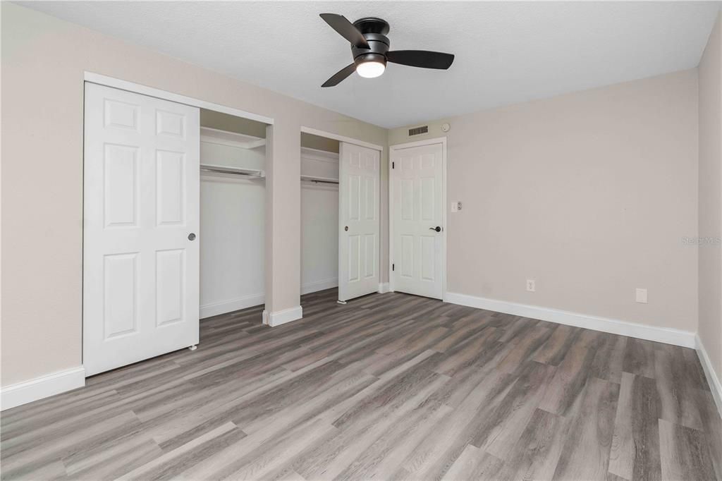 На продажу: $130,000 (2 спален, 1 ванн, 1135 Квадратных фут)