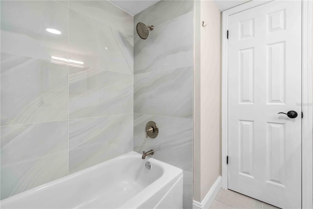 На продажу: $130,000 (2 спален, 1 ванн, 1135 Квадратных фут)