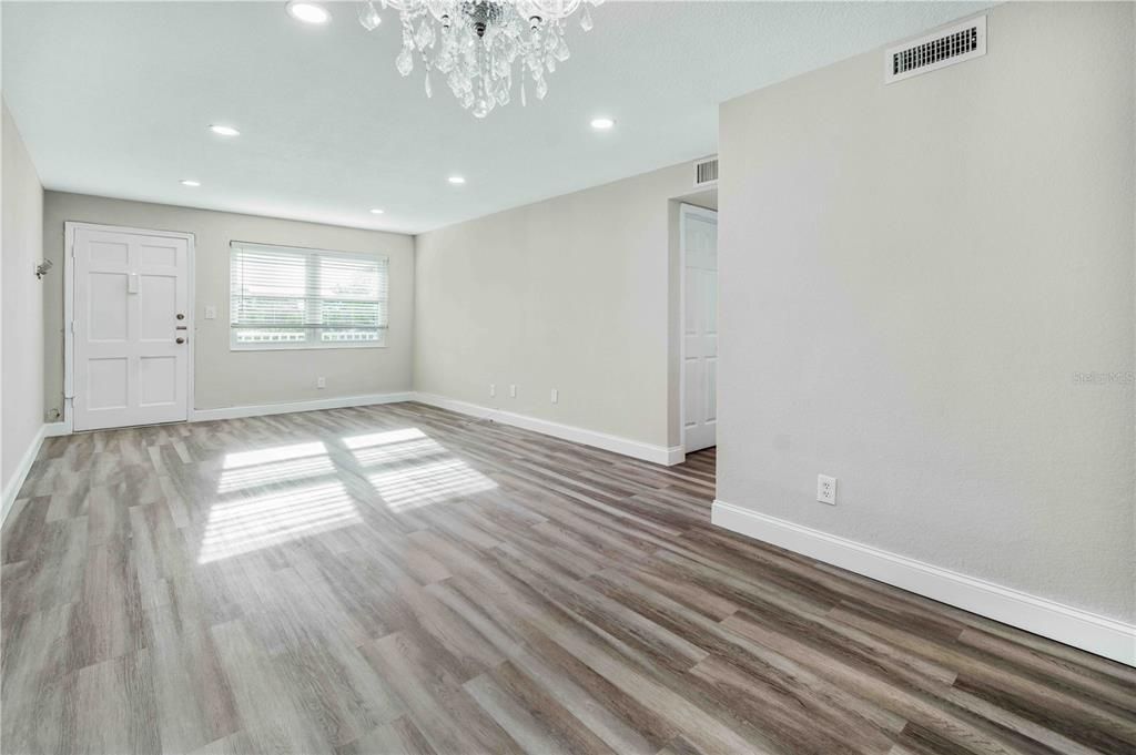 На продажу: $130,000 (2 спален, 1 ванн, 1135 Квадратных фут)