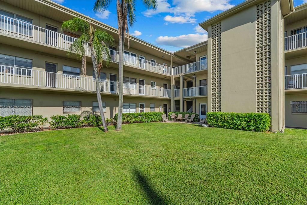 На продажу: $130,000 (2 спален, 1 ванн, 1135 Квадратных фут)