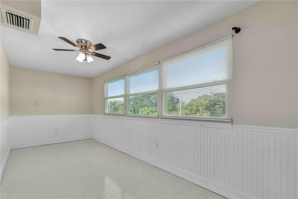 На продажу: $130,000 (2 спален, 1 ванн, 1135 Квадратных фут)