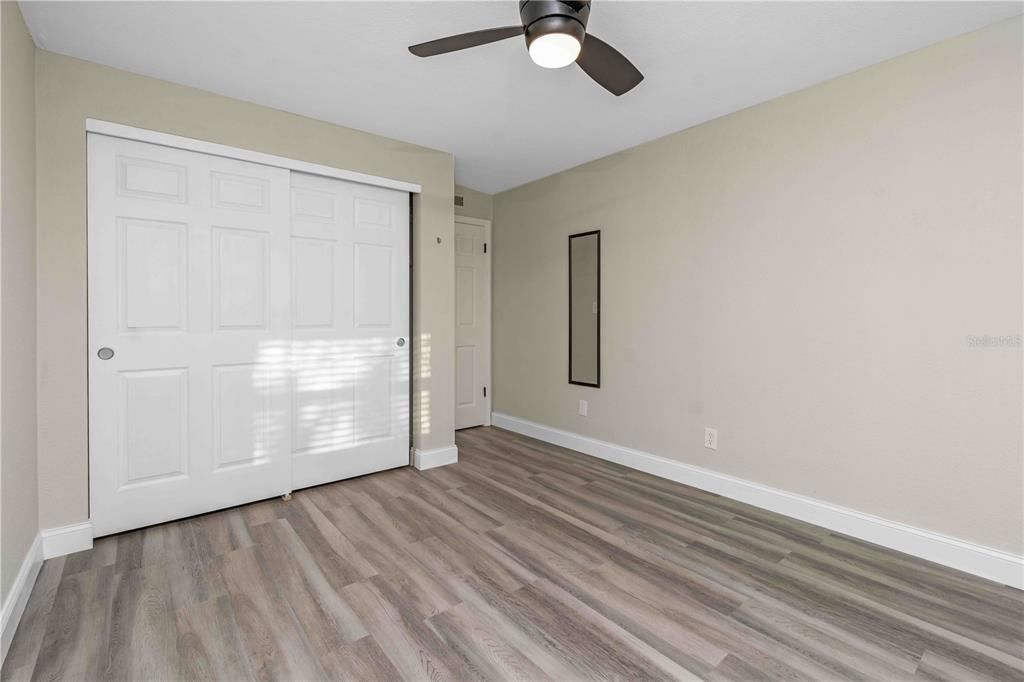 На продажу: $130,000 (2 спален, 1 ванн, 1135 Квадратных фут)