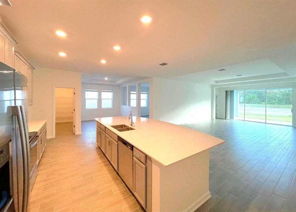 En Venta: $519,000 (4 camas, 3 baños, 2894 Pies cuadrados)