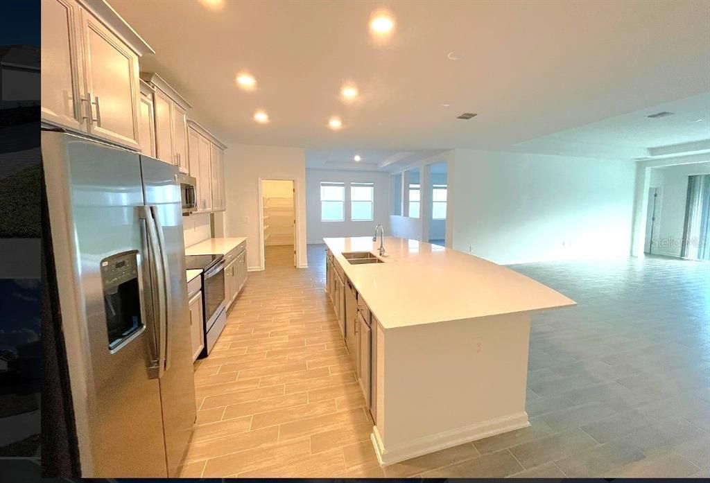 En Venta: $519,000 (4 camas, 3 baños, 2894 Pies cuadrados)