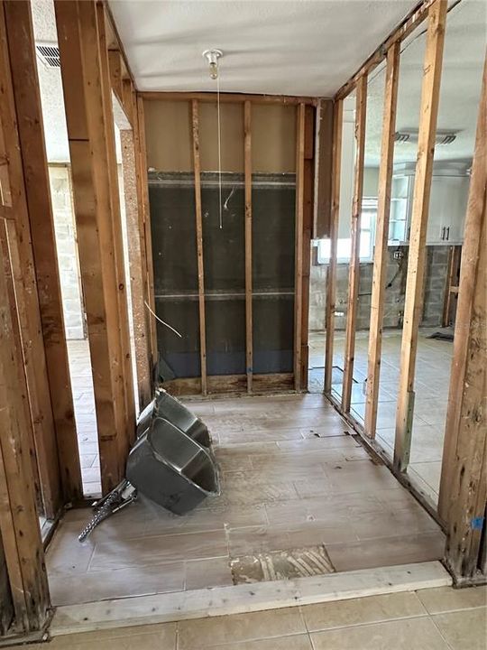 合同活跃: $200,000 (3 贝兹, 2 浴室, 1125 平方英尺)