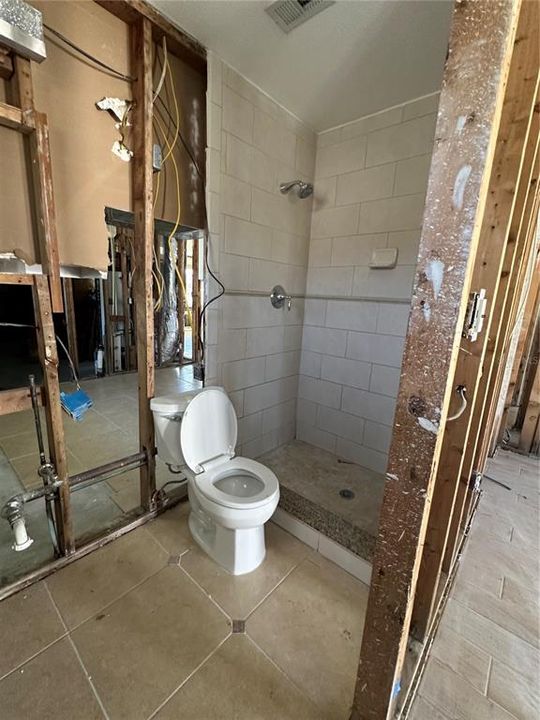 合同活跃: $200,000 (3 贝兹, 2 浴室, 1125 平方英尺)