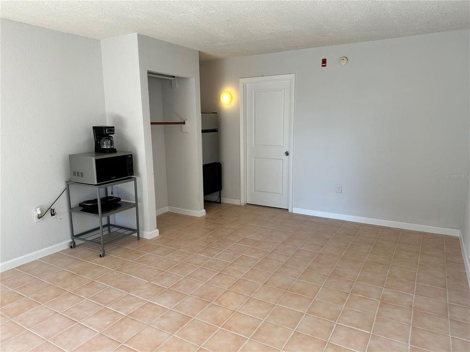 For Sale: $84,900 (1 beds, 1 baths, 351 Square Feet)