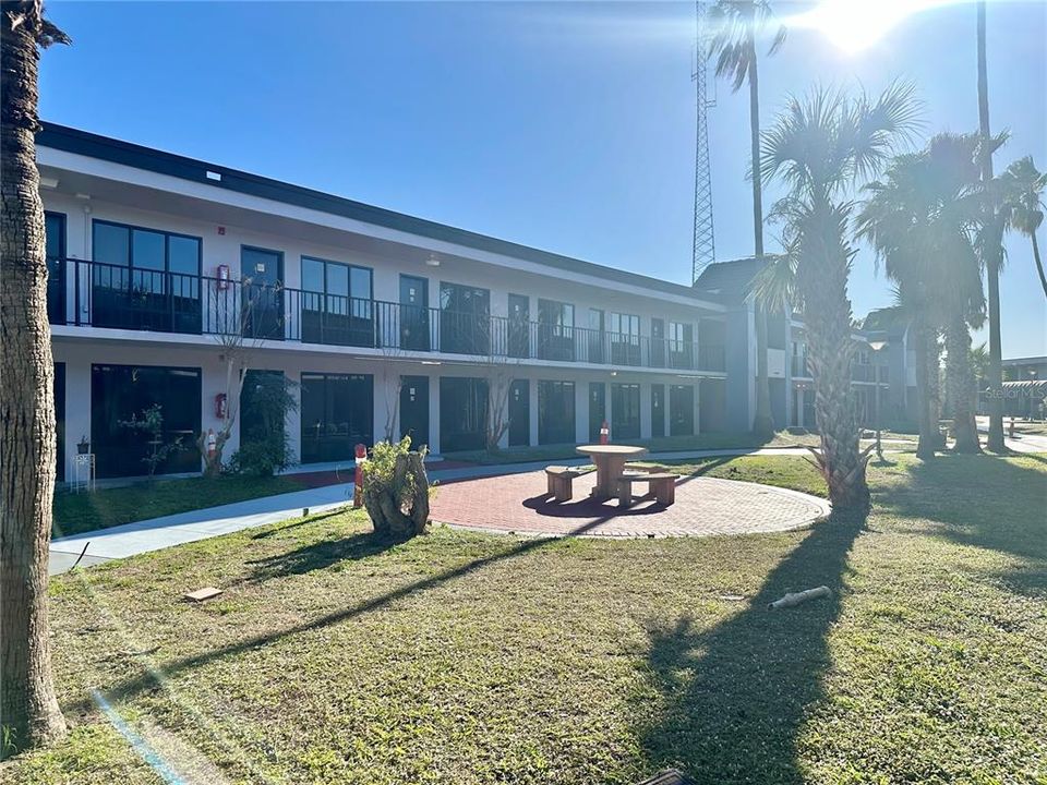 For Sale: $84,900 (1 beds, 1 baths, 351 Square Feet)