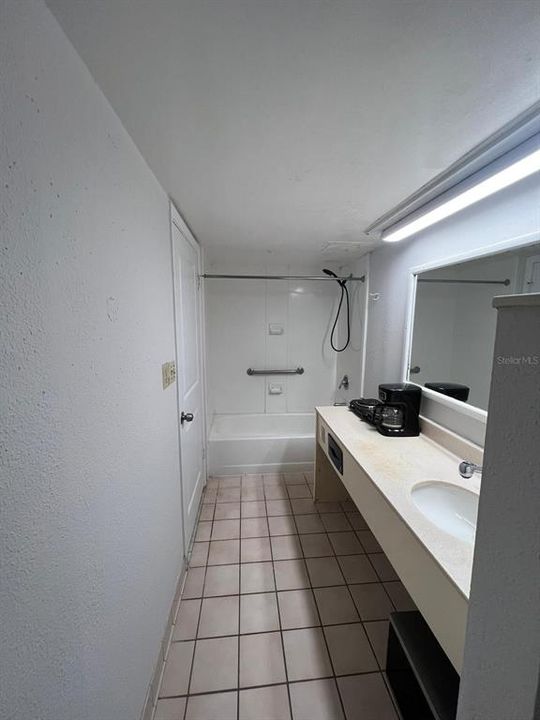 For Sale: $84,900 (1 beds, 1 baths, 351 Square Feet)