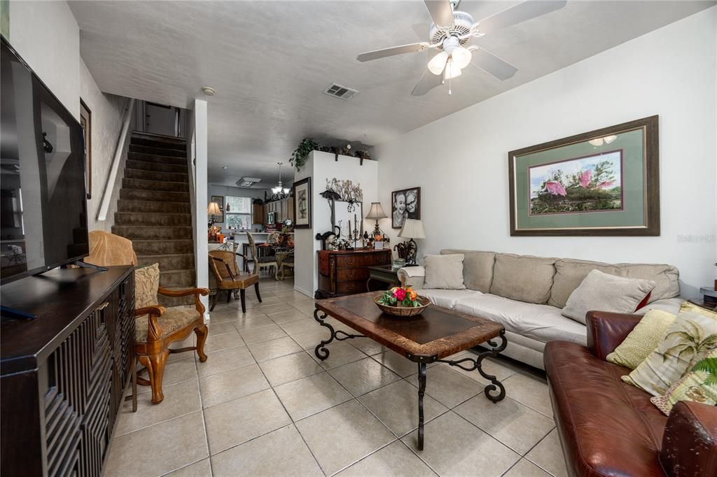 Под контрактом: $170,000 (2 спален, 2 ванн, 1172 Квадратных фут)